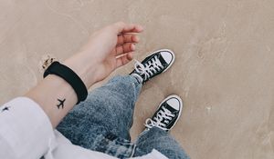 Preview wallpaper man, hand, tattoo, legs, beach