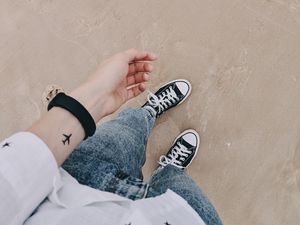 Preview wallpaper man, hand, tattoo, legs, beach