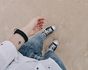 Preview wallpaper man, hand, tattoo, legs, beach