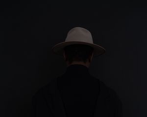 Preview wallpaper man, hat, dark