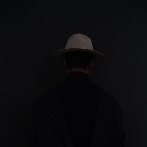 Preview wallpaper man, hat, dark