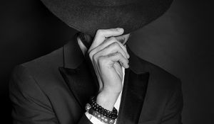 Preview wallpaper man, hat, hand, gesture, style, black and white