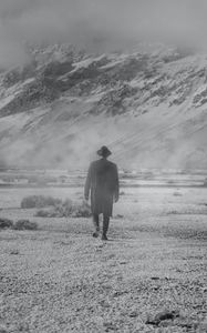 Preview wallpaper man, hat, mountains, snow, black and white, bw