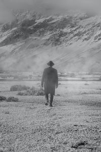 Preview wallpaper man, hat, mountains, snow, black and white, bw