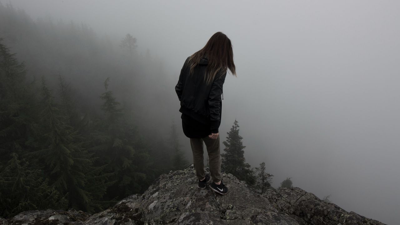 Wallpaper man, hill, cliff, fog