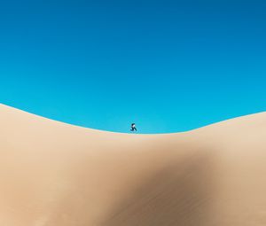 Preview wallpaper man, jump, desert, sand