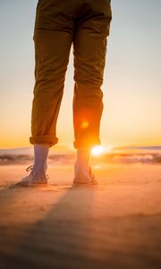 Preview wallpaper man, legs, beach, sun, sunset, glare