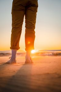 Preview wallpaper man, legs, beach, sun, sunset, glare