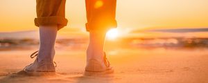 Preview wallpaper man, legs, beach, sun, sunset, glare