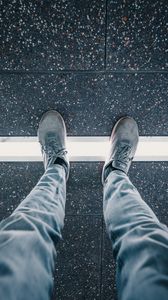 Preview wallpaper man, legs, sneakers, jeans