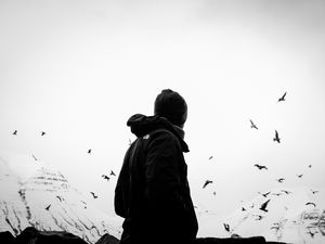 Preview wallpaper man, loneliness, alone, bw, birds