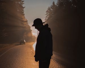 Preview wallpaper man, loneliness, alone, silhouette, rays