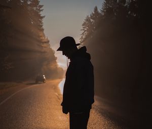 Preview wallpaper man, loneliness, alone, silhouette, rays