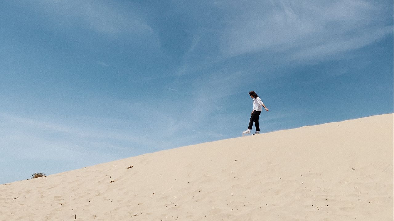 Wallpaper man, loneliness, alone, sand, slope