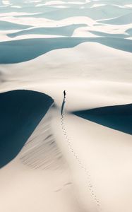 Preview wallpaper man, loneliness, alone, desert, sand, footprints