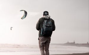 Preview wallpaper man, loneliness, alone, style, paragliders, coast