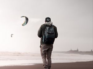 Preview wallpaper man, loneliness, alone, style, paragliders, coast