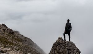 Preview wallpaper man, loneliness, alone, traveler, rocks, fog