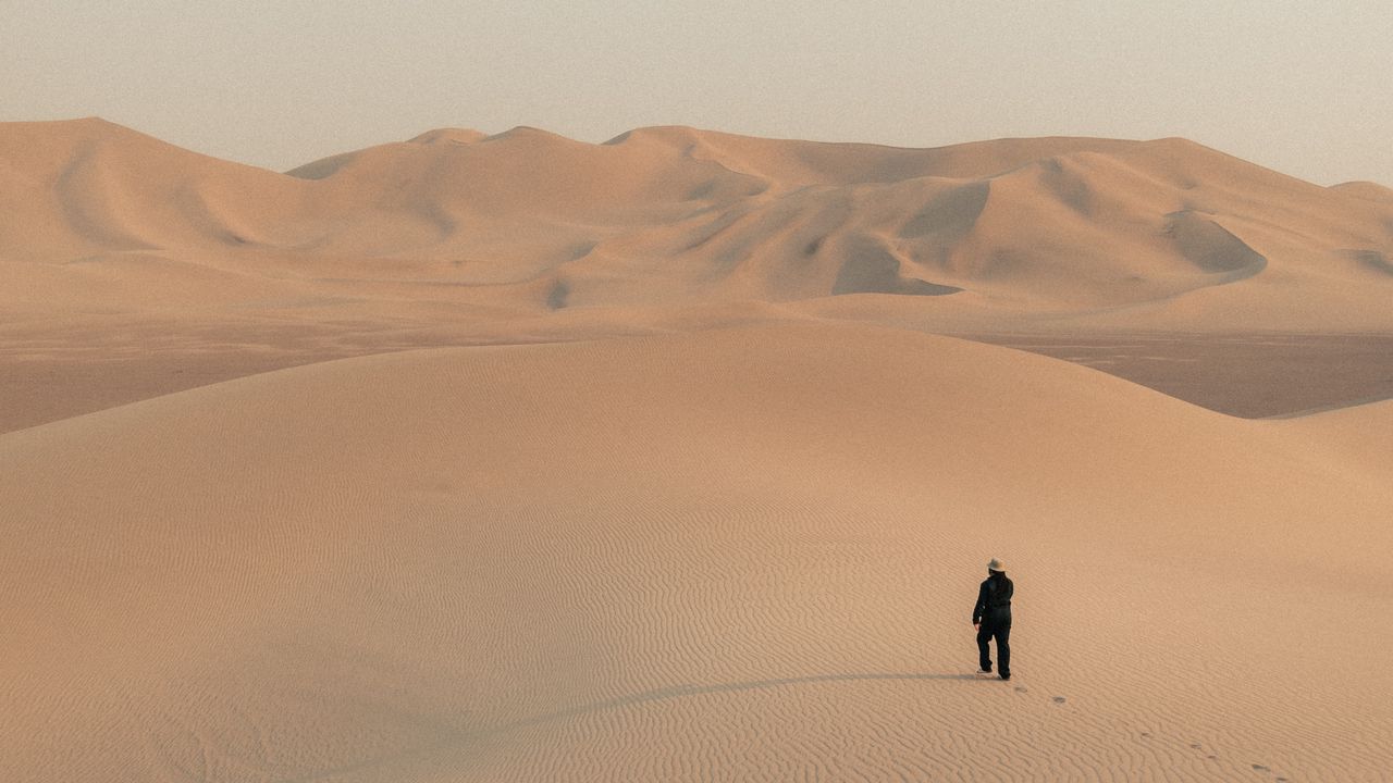 Wallpaper man, loneliness, alone, desert, dunes