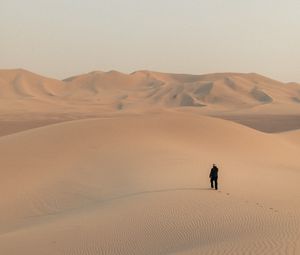 Preview wallpaper man, loneliness, alone, desert, dunes