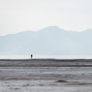 Preview wallpaper man, loneliness, lonely, horizon, minimalism