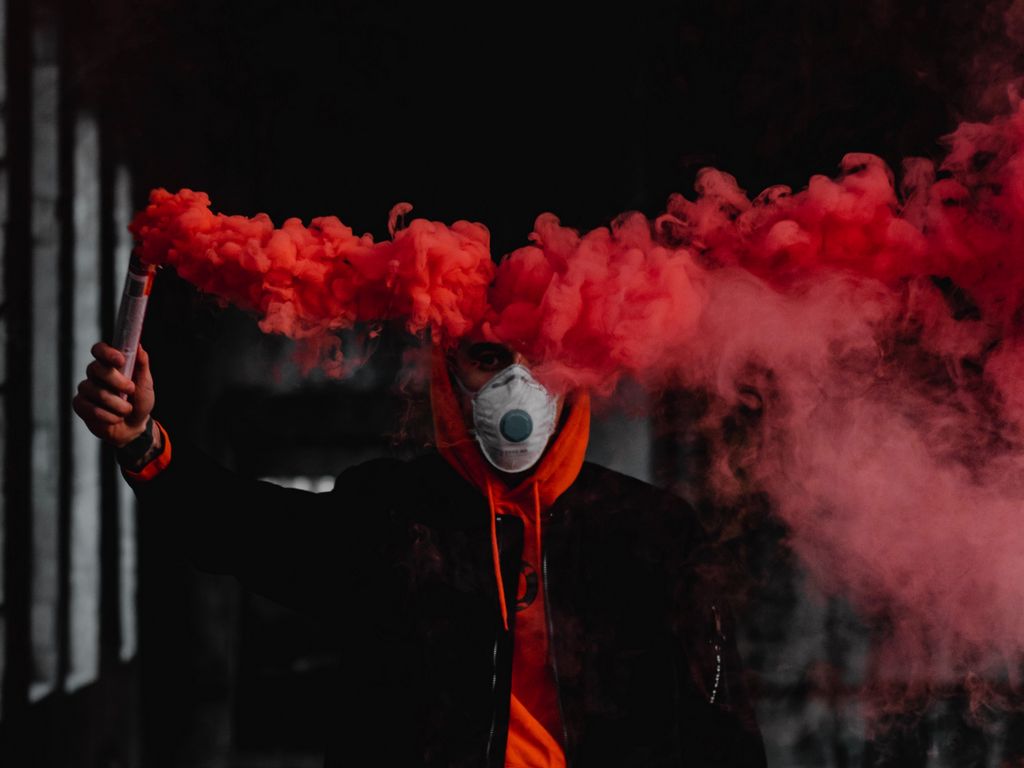 1024x768 Wallpaper man, mask, colored smoke