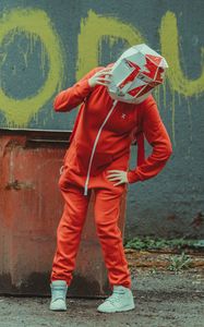 Preview wallpaper man, mask, helmet, box