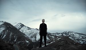 Preview wallpaper man, mountains, style, fashion, glasses