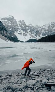 Preview wallpaper man, pose, mountains, snow, snowy