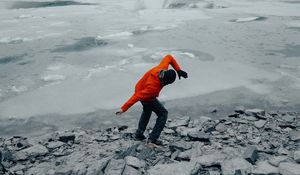Preview wallpaper man, pose, mountains, snow, snowy