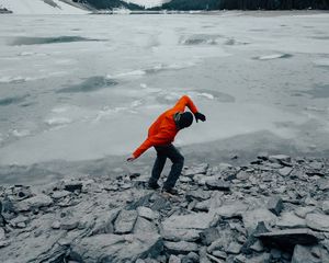 Preview wallpaper man, pose, mountains, snow, snowy
