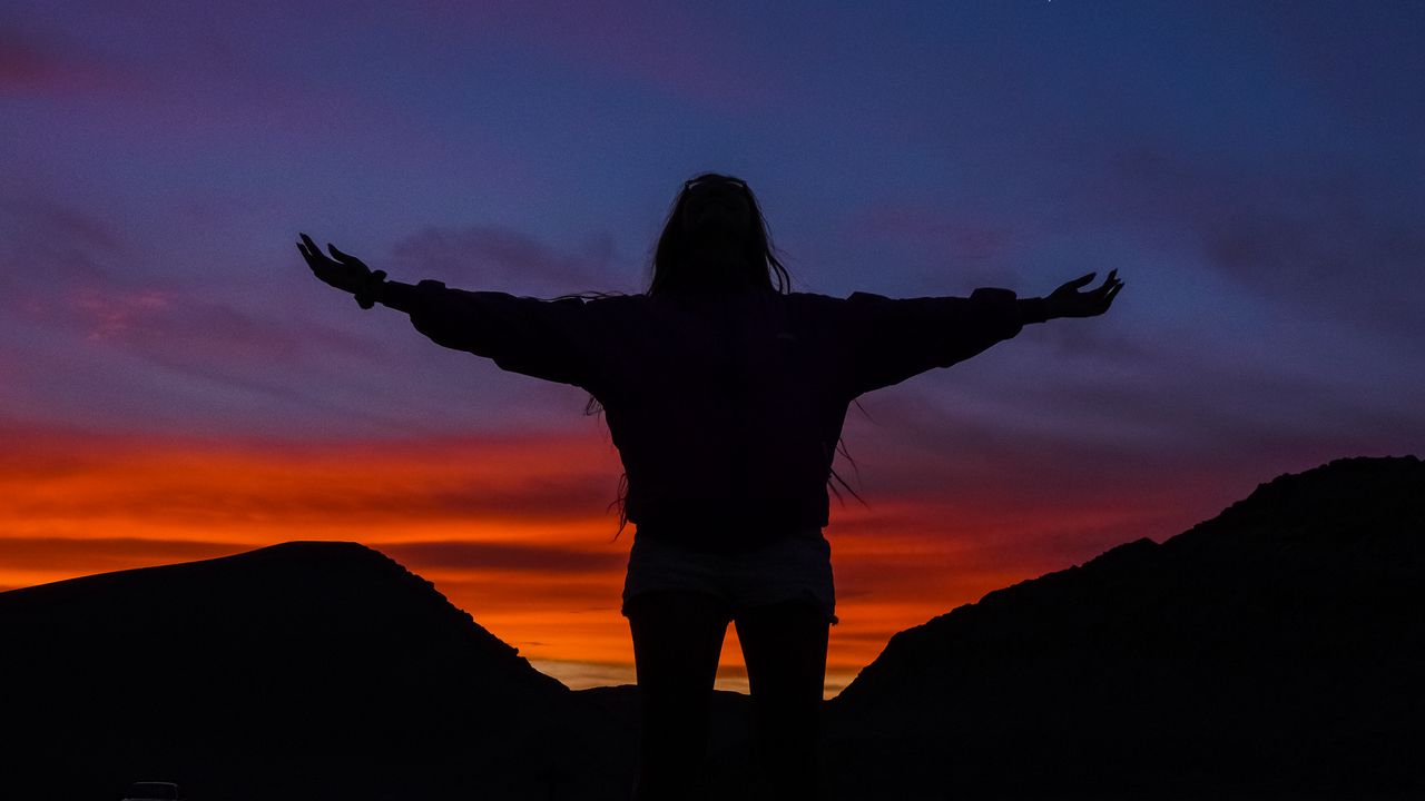 Wallpaper man, pose, silhouette, twilight, dark, freedom