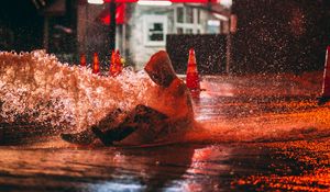 Preview wallpaper man, puddle, spray, water, wet