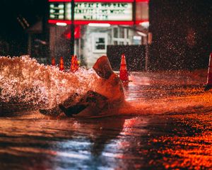 Preview wallpaper man, puddle, spray, water, wet