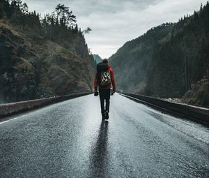 Preview wallpaper man, road, alone, tourist, travel, nature