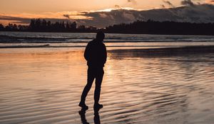 Preview wallpaper man, silhouette, alone, dark, dusk, water