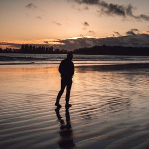 Preview wallpaper man, silhouette, alone, dark, dusk, water