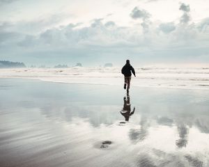 Preview wallpaper man, silhouette, beach, run, waves