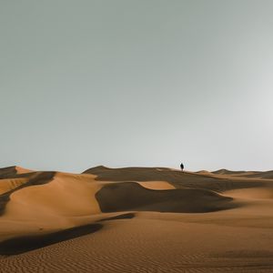 Preview wallpaper man, silhouette, desert, alone