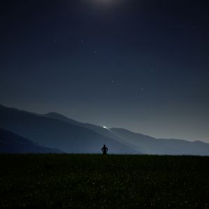 Preview wallpaper man, silhouette, field, night, sky, stars