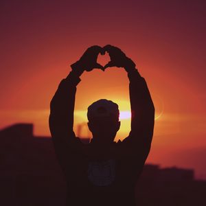 Preview wallpaper man, silhouette, heart, sunset, hands