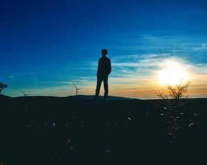 Preview wallpaper man, silhouette, horizon, sunset