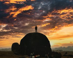 Preview wallpaper man, silhouette, rock, motorcycles, bikes, dark