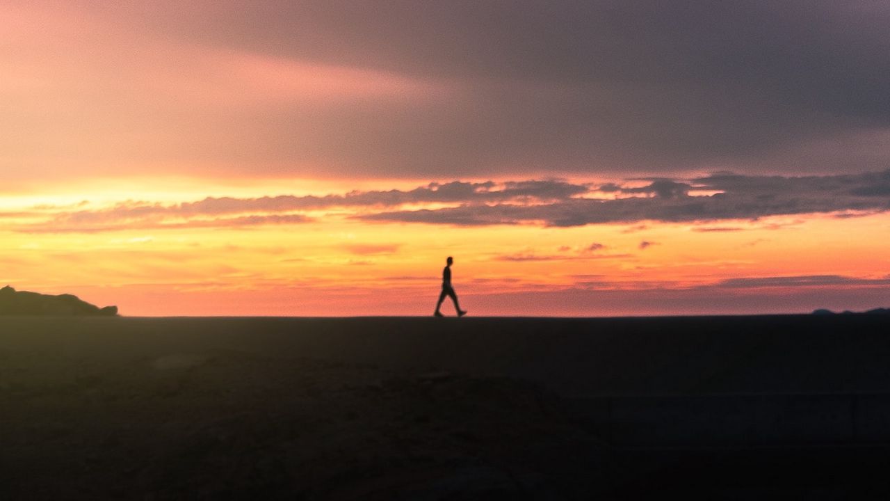 Wallpaper man, silhouette, sunset, horizon, reflection hd, picture, image