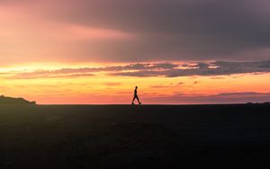 Preview wallpaper man, silhouette, sunset, horizon, reflection