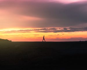Preview wallpaper man, silhouette, sunset, horizon, reflection