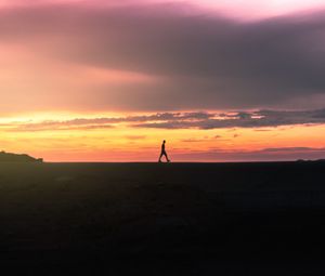 Preview wallpaper man, silhouette, sunset, horizon, reflection
