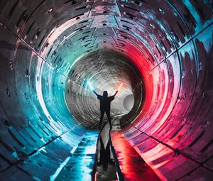 Preview wallpaper man, silhouette, tunnel, neon, glow
