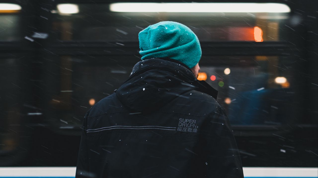 Wallpaper man, snow, glare, street