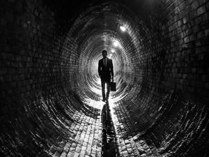 Preview wallpaper man, suit, tunnel, black and white